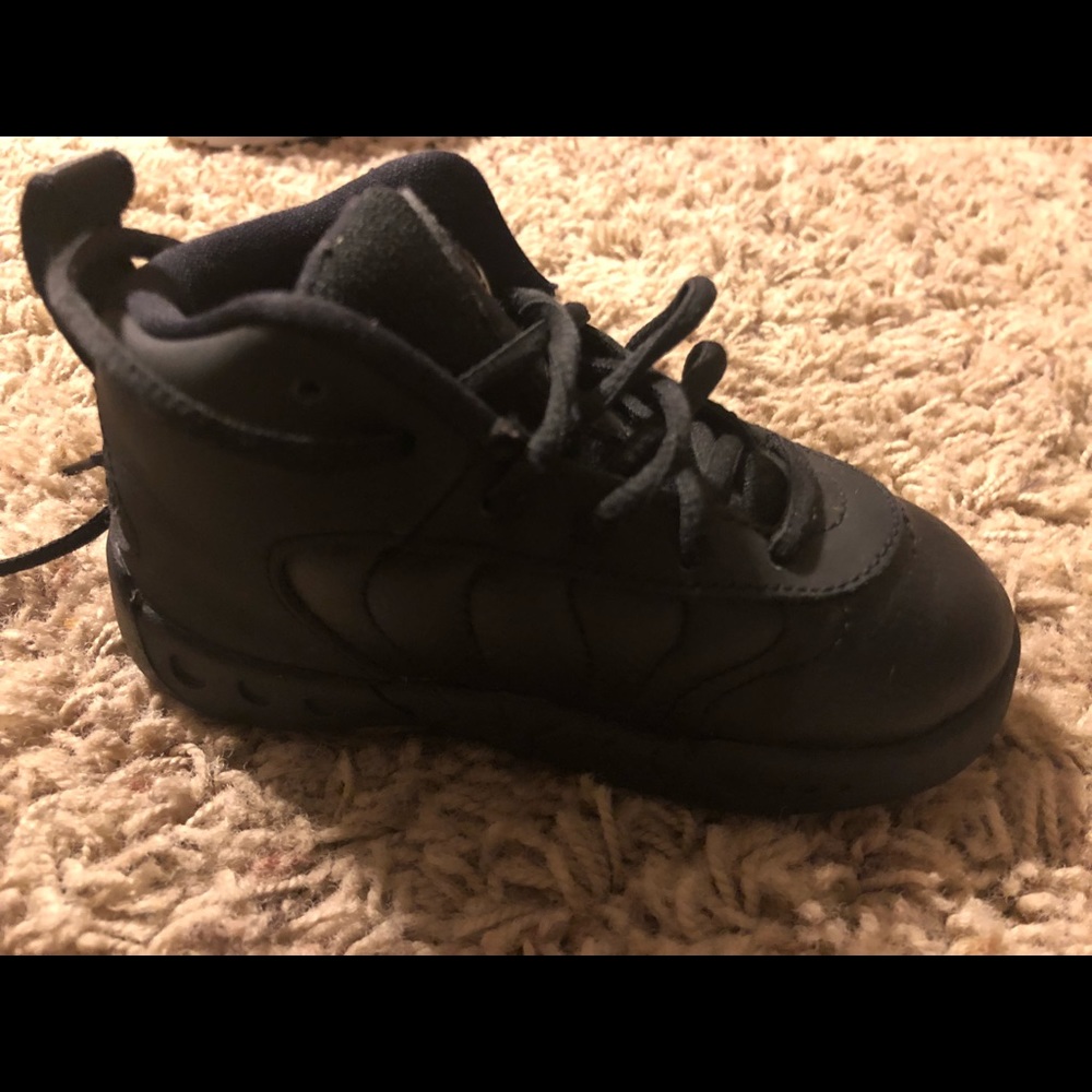 All black  boys Jordan’s size 7